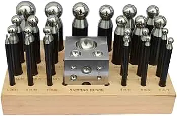 [EF001] Jeu de 24 bouterolles + Dé cubique 